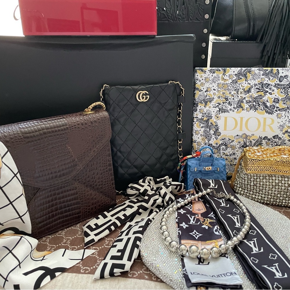 ✨Trendy Quilted Soft Leather Look Phone Crossbody Bag✨NEW W/dust bag - Picture 7 of 9